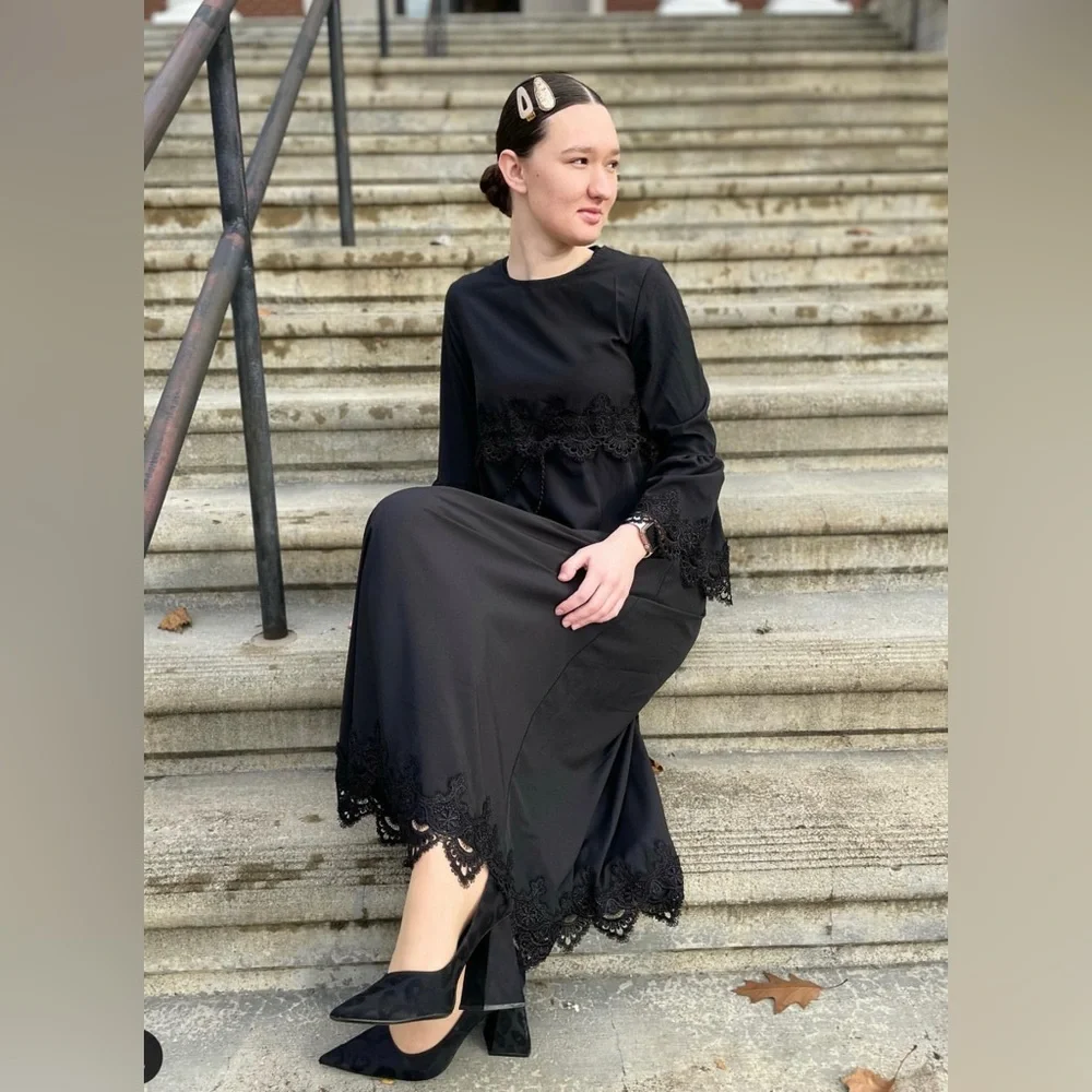 SOLD 🖤Black lace dress🖤 - Picture 1 of 2